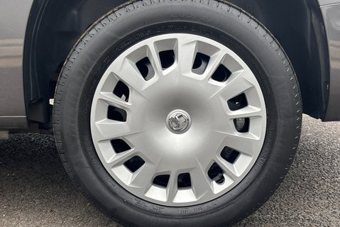 Vauxhall Combo L2H1 2300 100ps Pro Panel Van - Sat Nav / Rear Camera 32