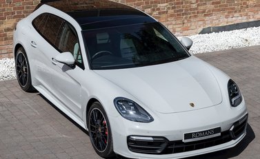 Porsche Panamera Turbo Sport Turismo 8