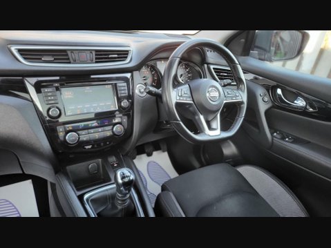 Nissan Qashqai DIG-T N-CONNECTA 16