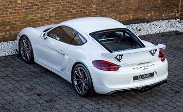 Porsche Cayman GT4 18