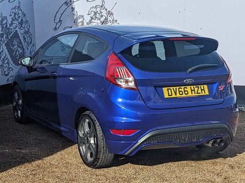 Ford Fiesta ST-3 7