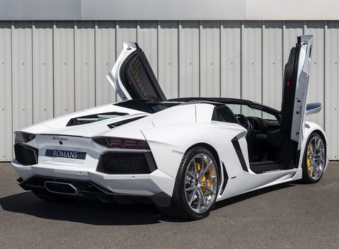 Lamborghini Aventador LP700-4 Roadster 8