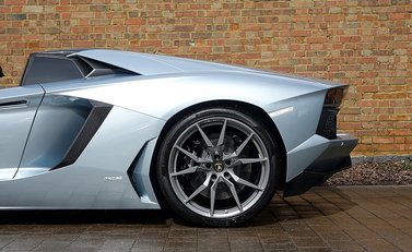 Lamborghini Aventador LP 700-4 Roadster 22