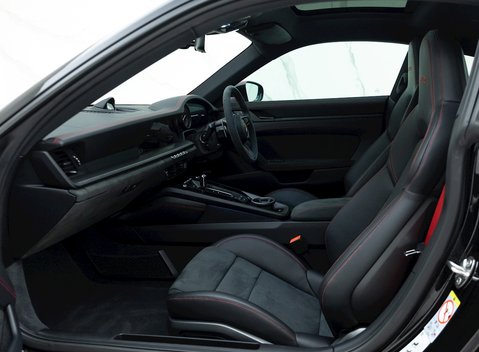 Porsche 911 (992) Carrera 4 GTS 14