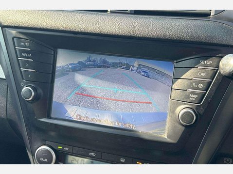 Toyota Avensis 1.6 D-4D Business Edition Plus Touring Sports Euro 6 (s/s) 5dr 4