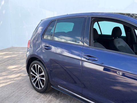Volkswagen Golf 1.5 Golf R-Line TSi Evo 5dr 4