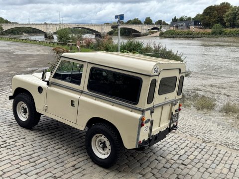 Land Rover 88 Series III SUV 45