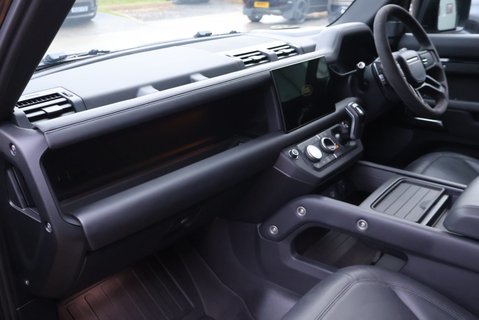 Land Rover Defender 110 P525 V8 Urban Edition  21