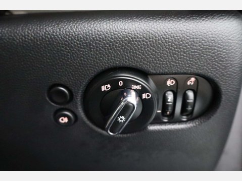 Mini Hatch 1.5 Cooper Exclusive Auto 3dr 37