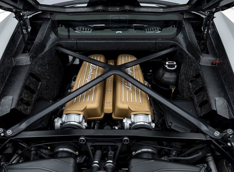 Lamborghini Huracan LP640-4 Performante 25