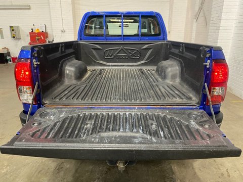 Toyota Hilux ACTIVE 4WD D-4D ECB 18