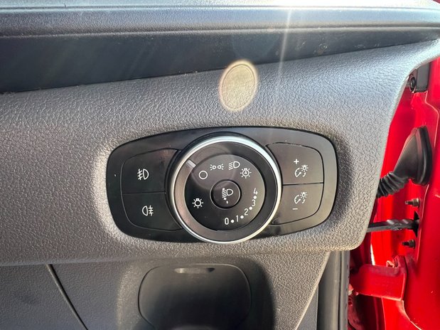 Ford Transit Custom SWB L1H1 (SOLD) Limited 300 Air Con Alloys Sensors EURO 6 44