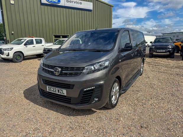 Vauxhall Vivaro Crew Cab AUTO LWB L2H1 Low Roof 3100 Elite Air Con Alloys Sensors Cam Nav E 3
