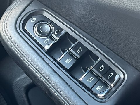 Porsche Macan 3.6T V6 Turbo SUV 5dr Petrol PDK 4WD Euro 6 (s/s) (400 ps) 32
