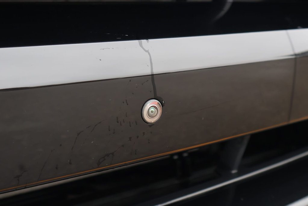 Land Rover Discovery R-DYNAMIC SE MHEV In RARE PEARL WHITE BLACK ROOF AND REAR SEATS  LOW MILES  19