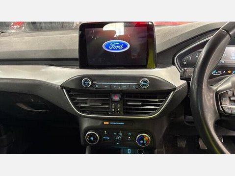 Ford Focus 1.0T EcoBoost Zetec Euro 6 (s/s) 5dr 8