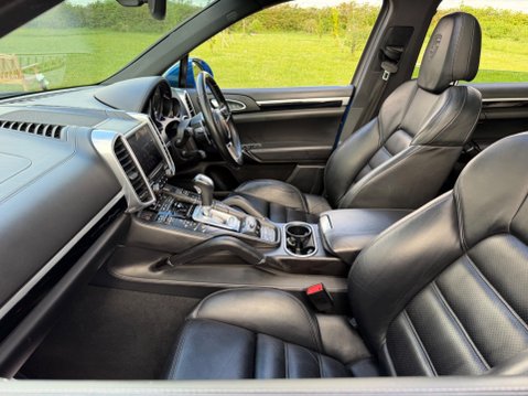 Porsche Cayenne 4.2 TD V8 S TiptronicS 4WD Euro 6 (s/s) 5dr 60
