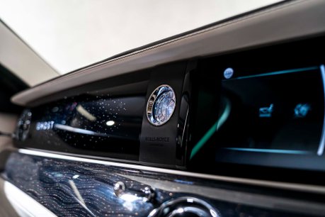 Rolls-Royce Ghost V12. STARLIGHT. H, C & M SEATS. REAR ENTERTAINMENT. HUD. A/CRUISE CONTROL 55