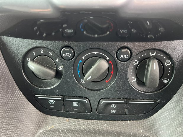 Ford Transit Connect SWB L1H1 Low Roof Limited Air Con Alloys Sensors EURO 6 NO VAT 28