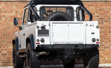 Land Rover Defender 90 Bowler Edition 3