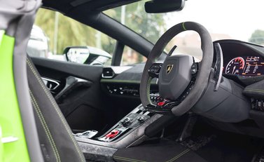 Lamborghini Huracan Spyder LP640-4 Performante 13