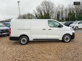 Vauxhall Vivaro AUTO LWB L2H1 Low Roof 3100 Dynamic Air Con SELECT 36