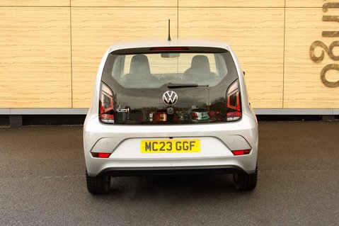 Volkswagen Up BASE 6