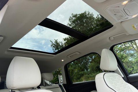 Ford Kuga VIGNALE TDCI AUTO - MILANO GRIGIO PAINT - PAN ROOF -APPEARANCE PACK 52