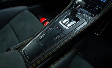 Porsche Cayman GT4 (718) 23