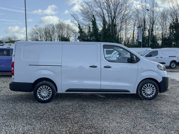 Toyota Proace LWB L2H1 [SOLD MT] Low Roof Icon Air Con Navigation Sensors EURO 6 41