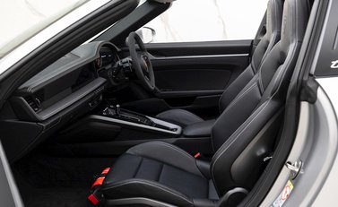 Porsche 911 Targa 4S (992) 16