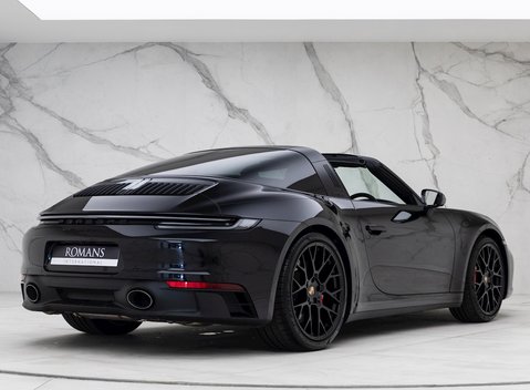 Porsche 911 (992) Targa 4 GTS 10