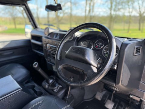 Land Rover Defender 2.2 Defender 90 XS Hard Top TD 4WD 17
