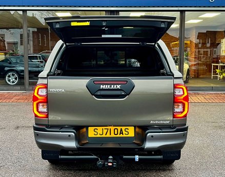 Toyota Hilux 2.8 HI-Luxury Invincible X D-4D 4WD Double Cab Auto 4WD 5dr 61