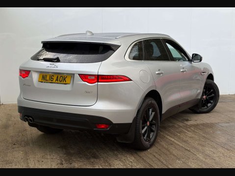 Jaguar F-Pace 2.0 F-PACE Prestige AWD D Auto 4WD 5dr 33