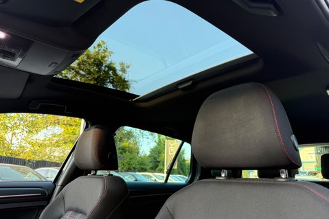 Volkswagen Golf GTI PERFORMANCE TSI DSG - PANORAMIC SUNROOF  3