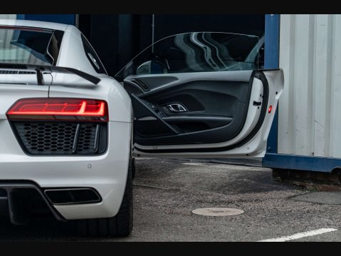 Audi R8 5.2 R8+ Quattro V10 Semi-Auto 4WD 2dr 8