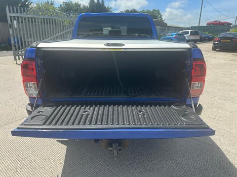 Toyota Hilux INVINCIBLE 4WD D-4D DCB 7