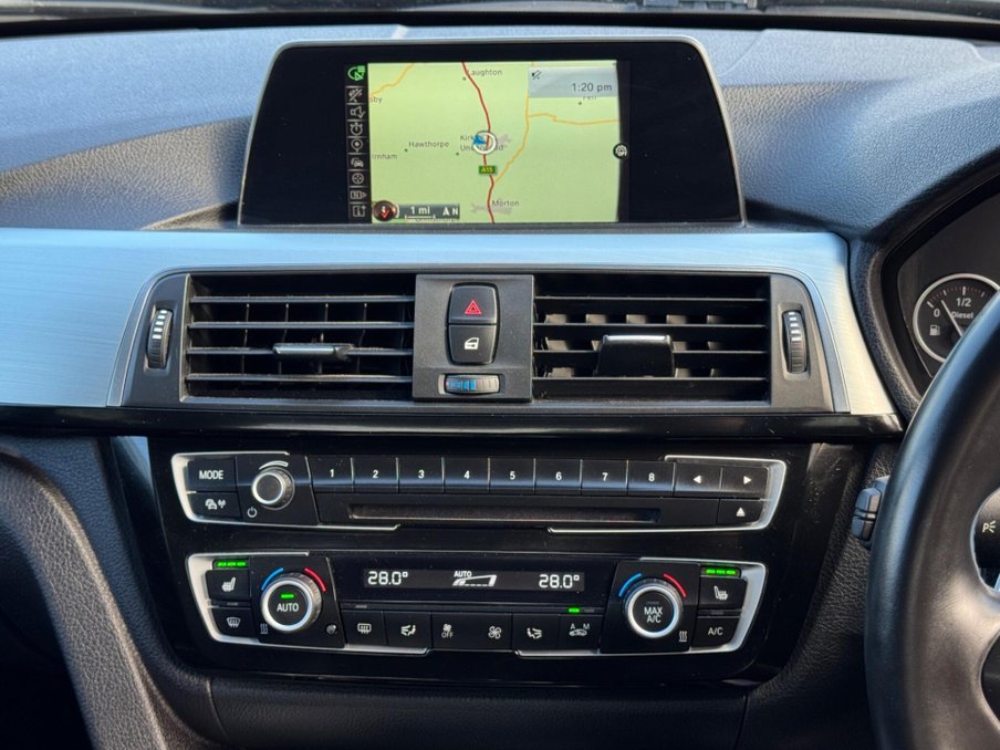 2015 BMW 3 Series — image 14