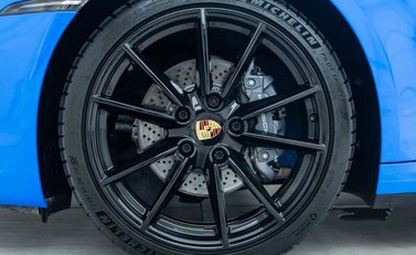 Porsche 911 Carrera (992) 21