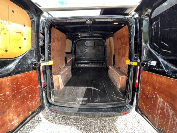 Ford Transit Custom SWB L1H1 Low Roof Limited 300 Air Con Alloys Sensors EURO 6 NO VAT 10