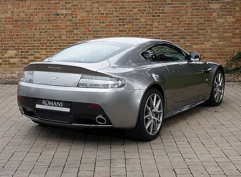 Aston Martin V8 Vantage S 2