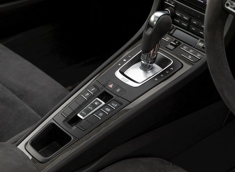 Porsche 911 Carrera GTS (991.2) 21