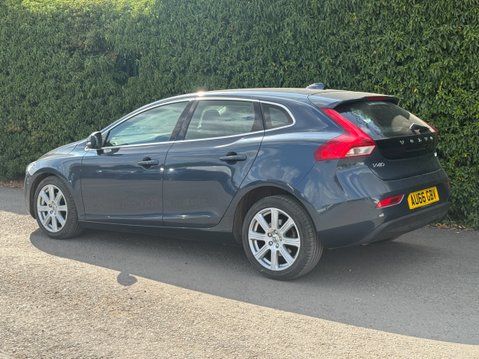 Volvo V40 (Sold) 2.0 T2 Inscription Hatchback 5dr Petrol Manual Euro 6 (s/s) (122 ps) 7