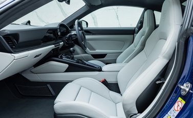 Porsche 911 Carrera GTS (992) 23
