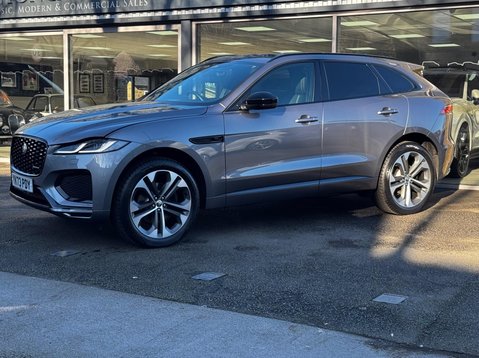 Jaguar F-Pace R-DYNAMIC HSE BLACK 19