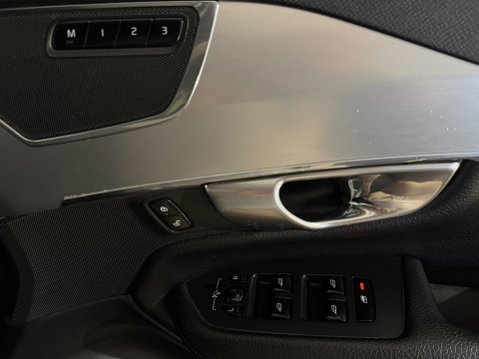 Volvo XC90 D5 POWERPULSE MOMENTUM AWD 27