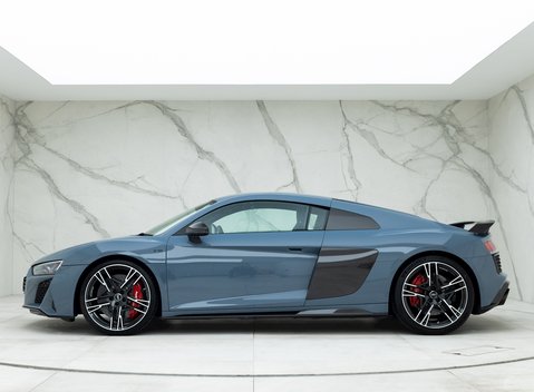 Audi R8 V10 Performance Carbon Black 2