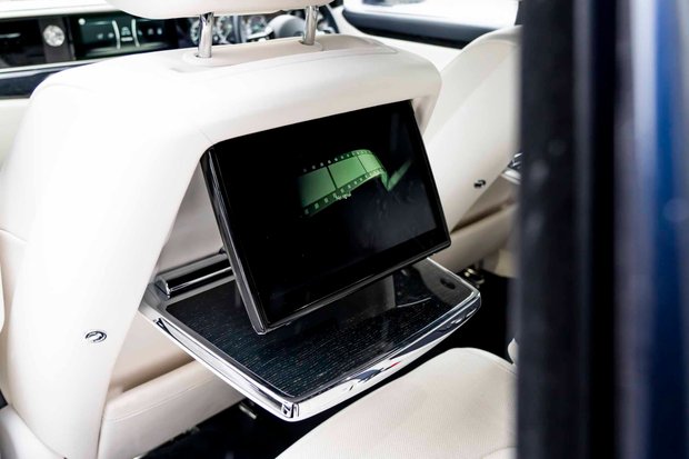 Rolls-Royce Ghost V12. STARLIGHT. H, C & M SEATS. REAR ENTERTAINMENT. HUD. A/CRUISE CONTROL 4