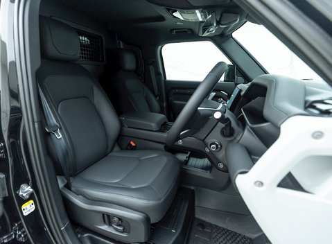 Land Rover Defender 110 D300 Hard Top X-Dynamic HSE 9